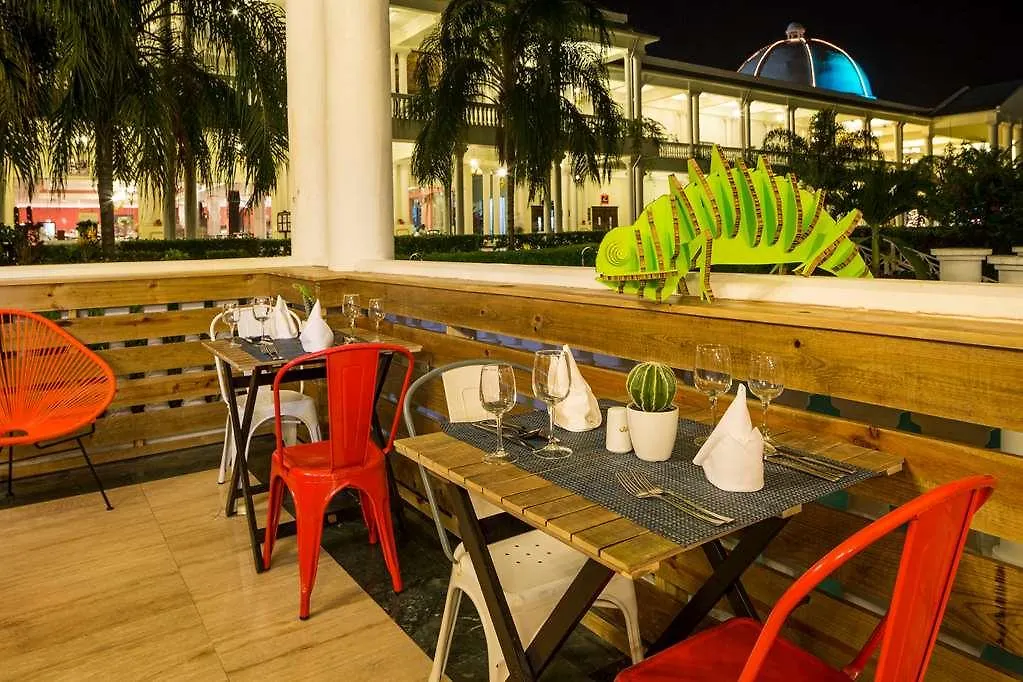 ホテル Grand Palladium Jamaica, All Inclusive Resort & Spa モンテゴ・ベイ ジャマイカ
